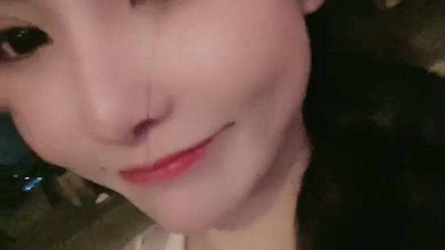 没人陪我，就自己在海边走走，