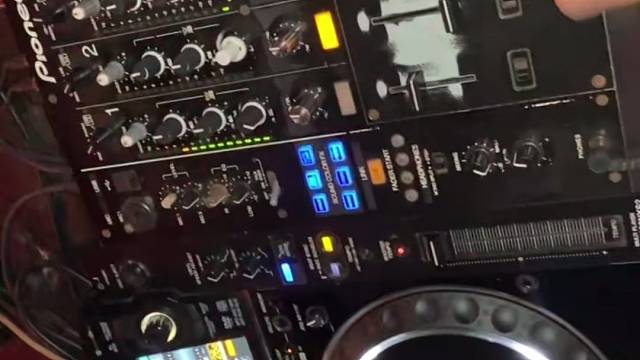 世界在下沉，我们在狂欢