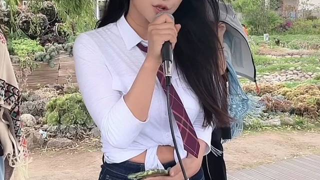 心情不好来洱海吹吹风，偶遇了一个小姐姐，缘份啊！