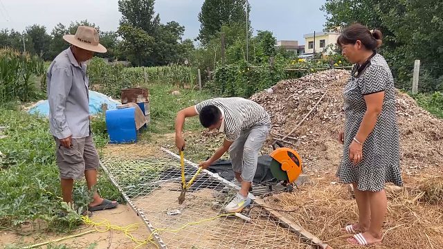 羊圈拆下来很多护网，今天卖掉一部分，看看卖多少钱？亏本了