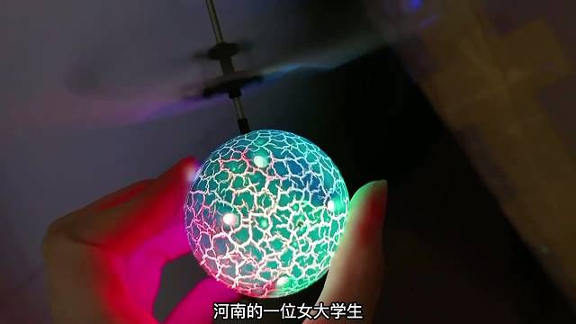 你敢相信吗？女大学生暑假摆摊砖一年的生活费与学费！