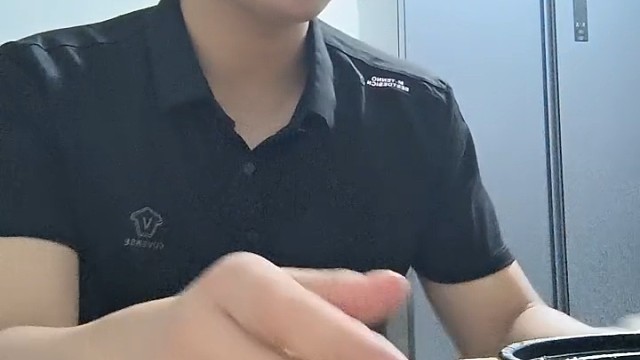 吃到一半，媳妇来了