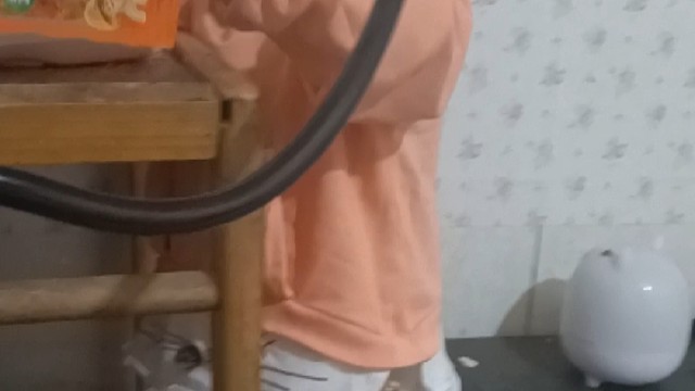 这孩子打小就爱妈妈