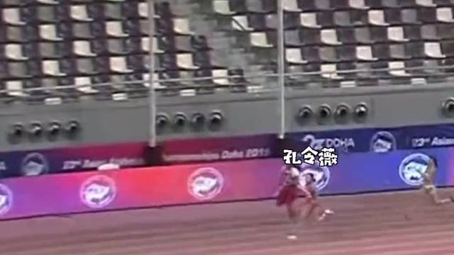 冲过终点的这个眼神，也太飒了吧！