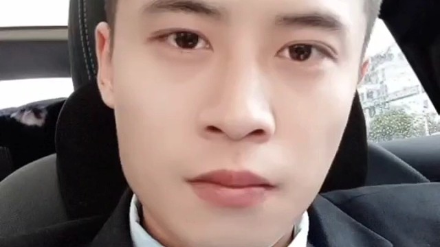 三十二岁的大叔，爱笑的眼睛