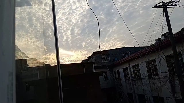 分享最美的云层给最可爱的你