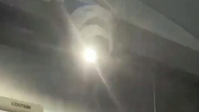 女子多次坐电梯都被当成电瓶车，看到女子长相网友不淡定了