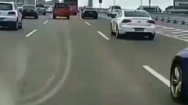 动作看起来很专业，结局看起来很合理！