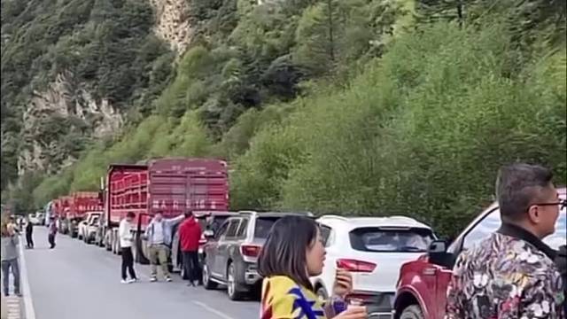 多变体汽车：路上只要堵车，我们皮卡就开始工作了。改装后的皮卡防盗实用，保证货物安全，发挥无限可能