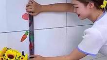 廚房墻面的油污讓我頭疼，感謝老婆送我的防油貼紙，以后打掃廚房就方便多了，干凈整潔又美觀