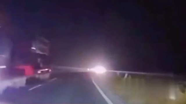 会车时要记得变灯啊