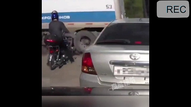 人没了？不，还在！