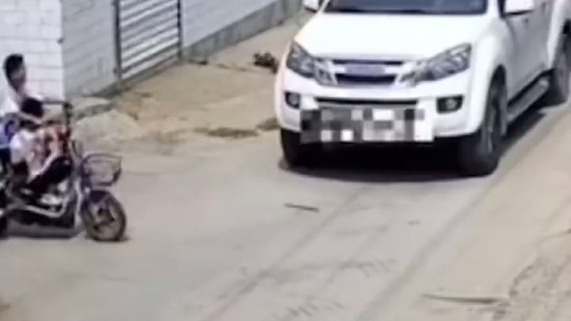 暑假期间注意小孩出门游玩，事故未造成伤害