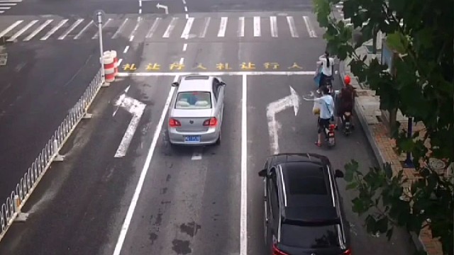 哎呀哎呀呀呀，你压我脚了