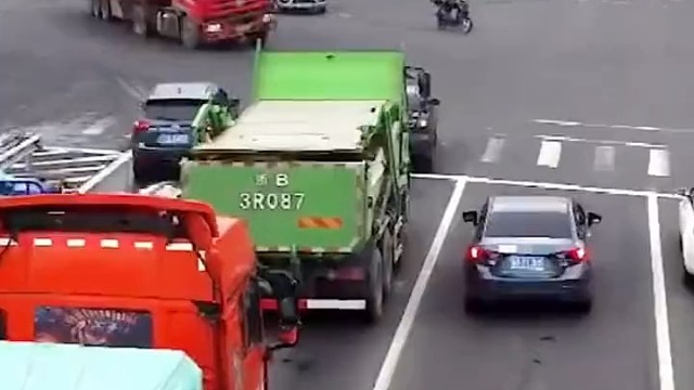 钢筋丛中，跳了支舞