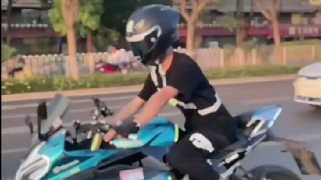 情绪上头那一刻我们都忘了对方的好.