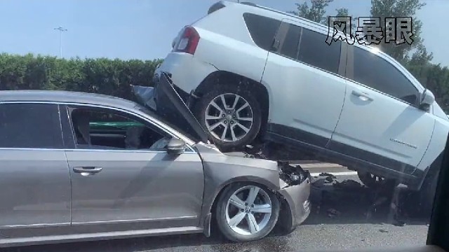 保持车距注意安全呀