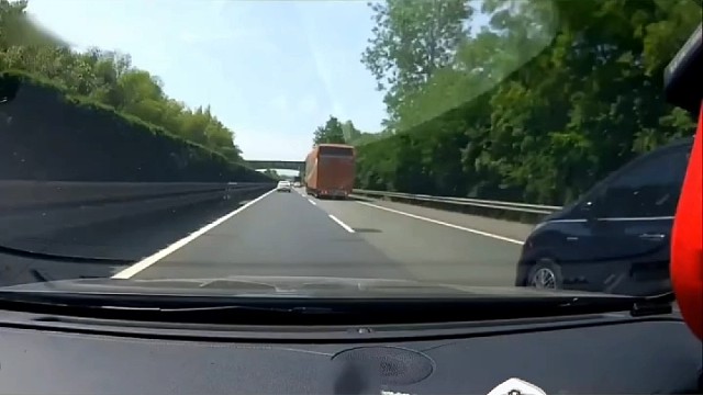 高速路上双闪预示着？