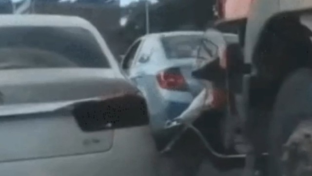 骑车勿带人，远离大货车