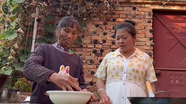 儿子不在家，农村婆婆不想做饭，让怀孕儿媳妇吃的啥？