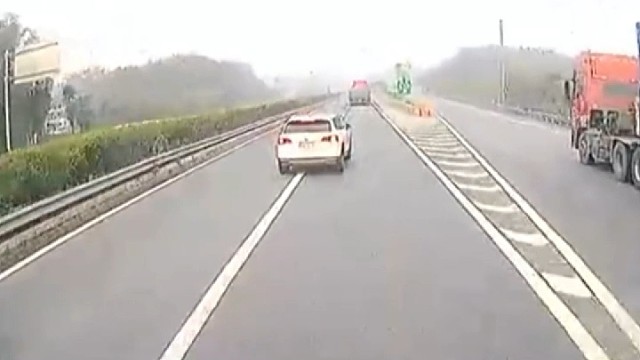 高速是你家开的？车想怎么开都行？