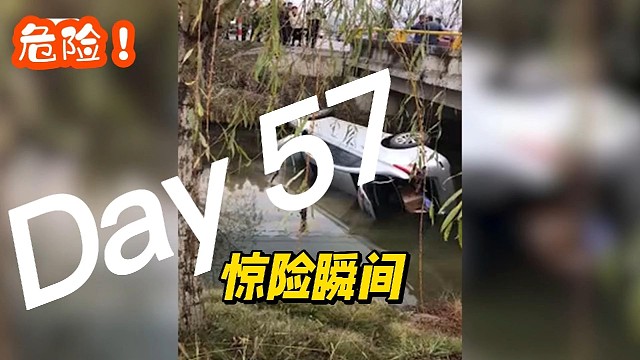 两车相撞，行人惊险闪避，Miss~Miss~