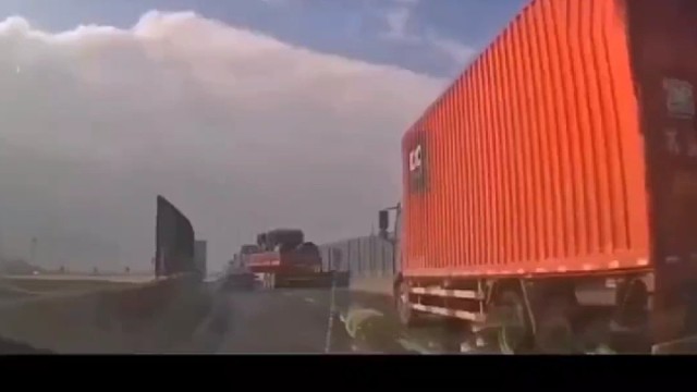 货车司机：老子赔钱也得帮你打赢这一仗