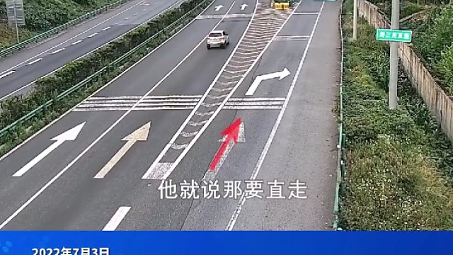 我老公也一样，自己都没驾照，坐副驾时还乱指挥