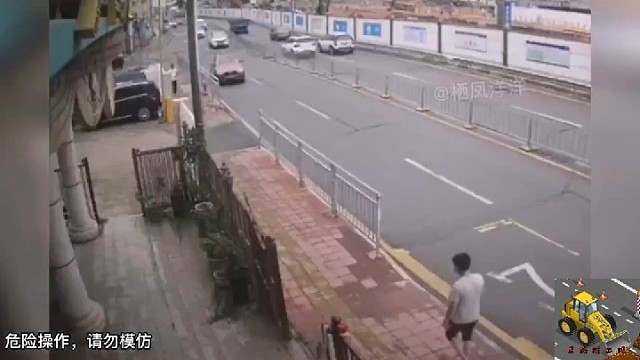 幸亏下车跟前面打招呼，不然