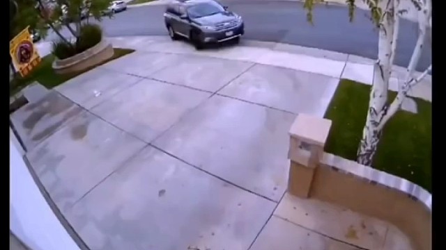 你见过越野车原地神龙摆尾吗？