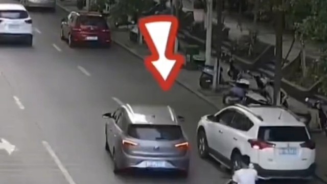 30年老司机竟然遇到违规变道