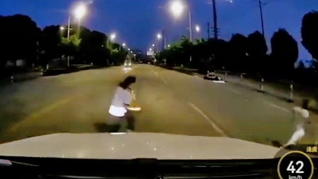 小孩不懂，大人真无理取闹