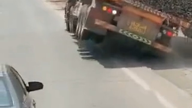 是个讲究人，还找个敞亮的地躺下