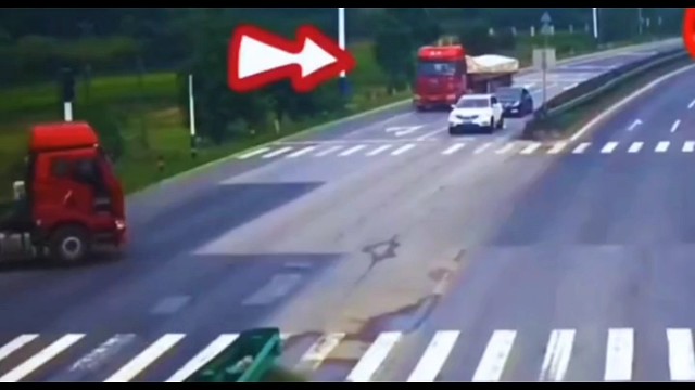 大货车不礼让，撞了