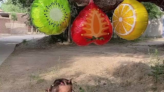 亲子互动游戏！妈妈我的气球拿不下来了