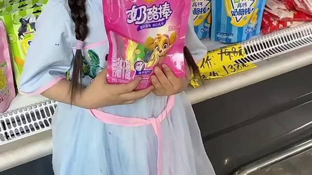 亲子互动游戏！这个臭宝总是要好吃的，我才不给呢