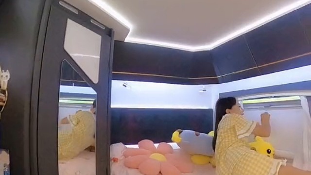 早晨起来竟然发生了这种事情..美女一个人出门一定要小心