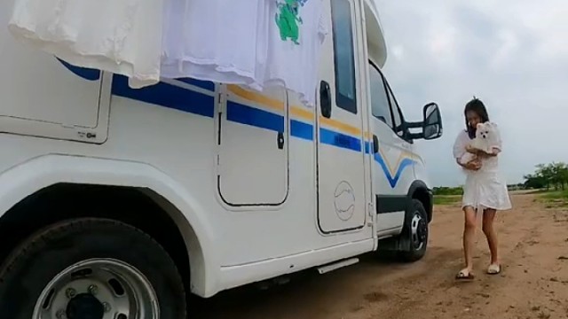 小姐姐，房车晾衣服提现