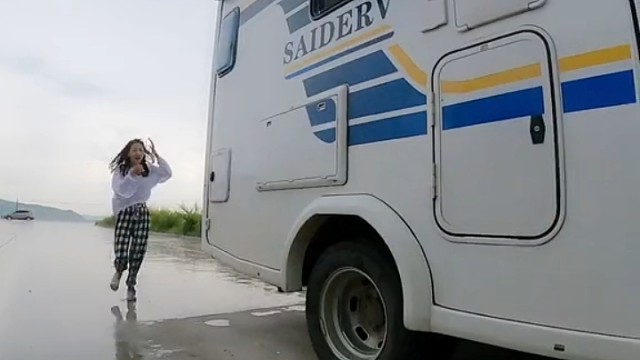 回来的时候外面下雨了