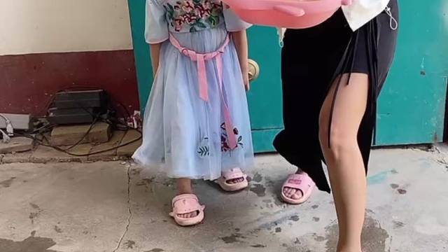 亲子互动游戏，和宝贝一起玩水气球