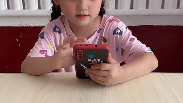 亲子互动游戏，妈妈我想要个旺仔牛奶手提包