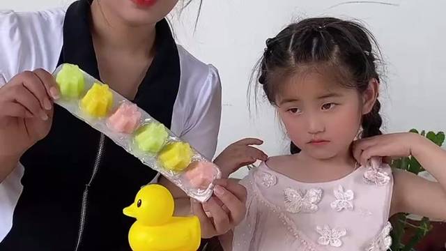 亲子互动游戏！我有两个果冻，都不给你