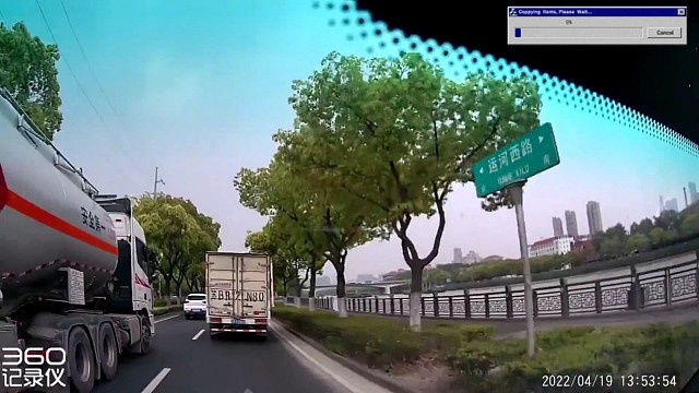 真头铁啊，啥车都想刚一下