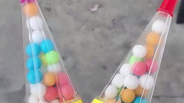 亲子互动游戏，找我宝贝吃雨伞糖