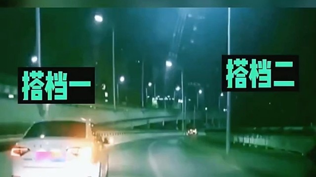 车主想超车，还好副驾驶坐着老司机