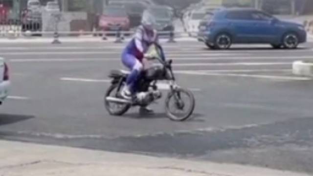 迪迦:这摩托车属实是耽误我拯救世界了