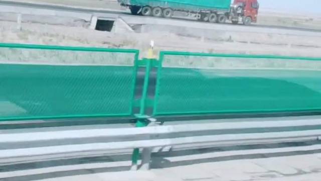 这家伙不是车贷到期就是媳妇跟人跑了…