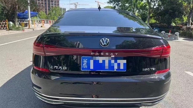 22款帕萨特星空豪华版1万公里原版原漆，准新车一台配置丰富