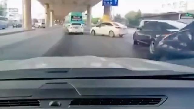 恶意加塞还嚣张！结尾令人适#加塞#意想不到的结局