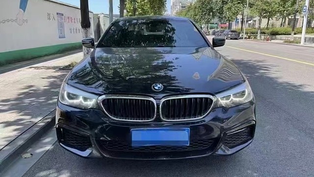 19年8月上牌宝马525LiM运动套装，实表6万公里，天窗，全液晶仪表，自动泊车，